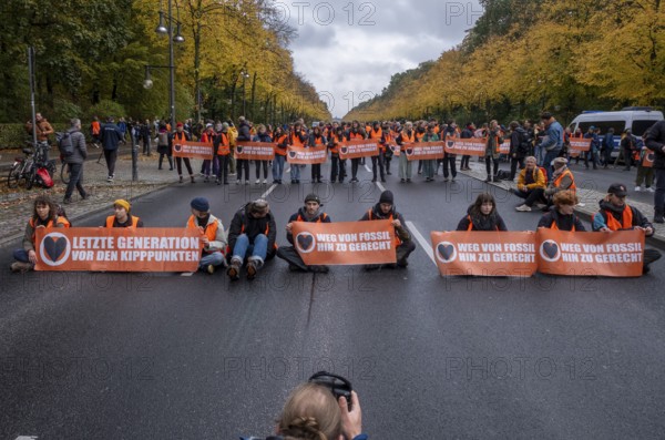 Germany, Berlin, 28.10.2023, Climate activists protest with mass occupation, Climate activists