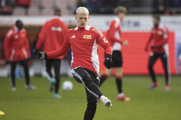 Football match, Tim SKARKE 1.FC Union Berlin warming up in front of the game, Voith-Arena,