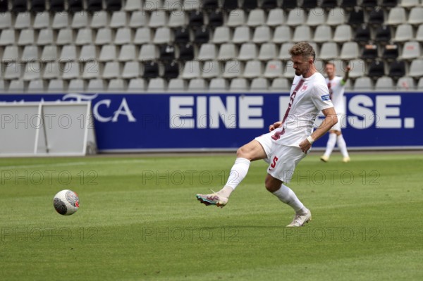 Alexander Sorge (Kickers Offenbach) scored to equalise 1:1 in the match of the Football-RL SW