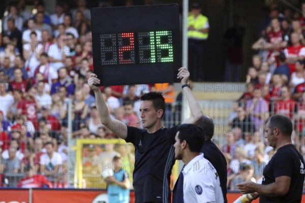 First major assignment in international professional football: Referee Tobias Döring (Klengen) on
