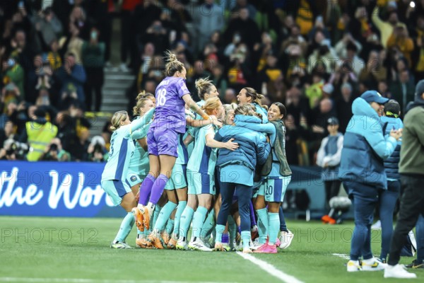 MELBOURNE, AUSTRALIA, JULY 31: Australia celebrate Steph CATLEY scoring a penalty whilst playing