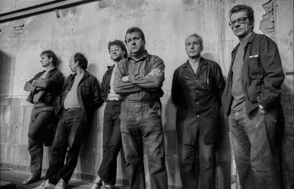 Germany, Kahla, 20.12.1991, Kahla porcelain factory, workforce (workers) at the works meeting,
