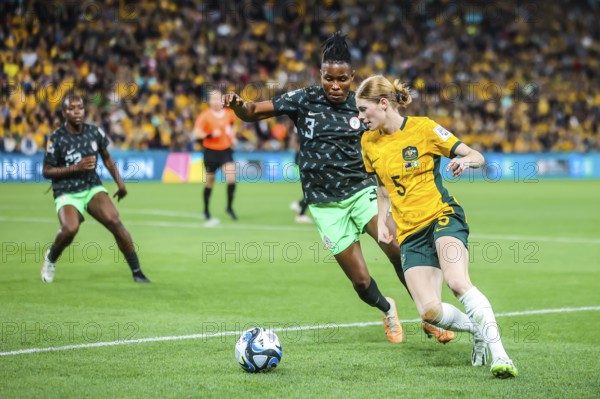 BRISBANE, AUSTRALIA, JULY 27: Cortnee Vine of Australia and Osinachi OHALE of Nigeria compete as