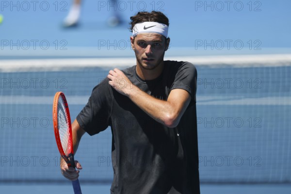 MELBOURNE, AUSTRALIA, JANUARY 12: Taylor Fritz of USA feels the heat whilst practicing with Daniil