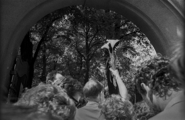 Germany, Berlin, 16 May 1992, Marlene Dietrich's funeral at the Waldfriedhof cemetery in Friedenau,