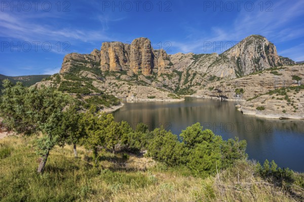Mallos de Ligüerri and Vadiello reservoir, Sierra and Canyons of Guara Natural Park, Huesca, Aragon