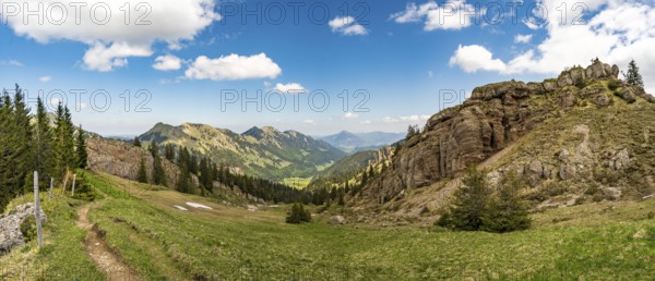 Fantastic mountain tour to the Siplingerkopf and Heidelbeerkopf from the Gunzesried valley in the