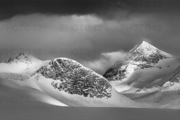 Mountains in the morning light in the valley Stuor Reaiddavaggi, Kebnekaisefjaell, Norrbotten,