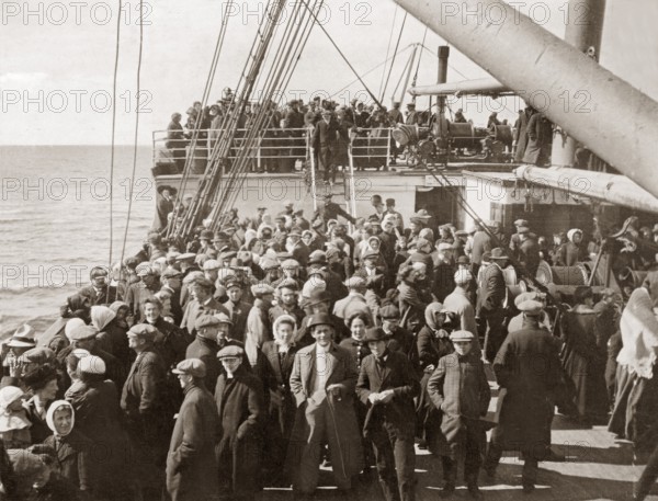 Onboard in 1914. People onboard the canadian steamer RMS Empress of Ireland at the Liverpool harbor