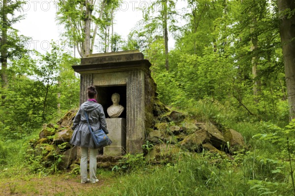 Monument to Duchess Anna Amalia The Seifersdorf Valley stretches along the Große Röder from