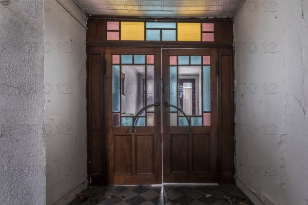 The swing door in the former Brunner staff house, which has since been demolished, Honau, Lucerne,