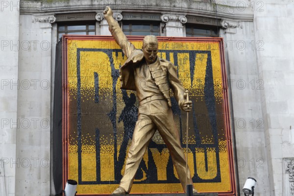 Freddie Mercury, monumental advertising figure in front of the Dominion Theatre for the musical We