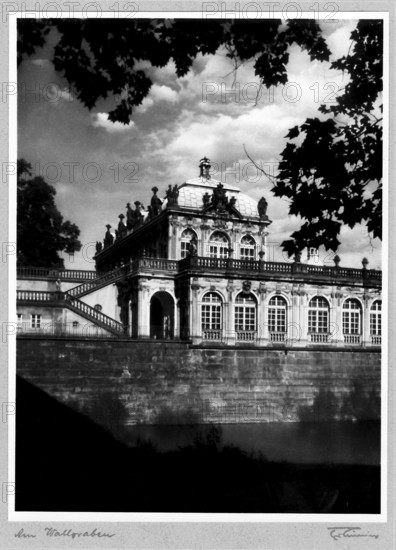 Zwinger, Dresden in front of the destruction, photo cycle STADT AM STROM, DRITTE FOLGE, by
