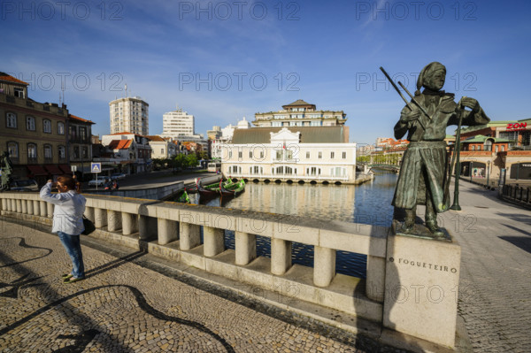Edificio de la antigua capitania del puerto, canal Do Cojo, Aveiro, Beira Litoral, Portugal,