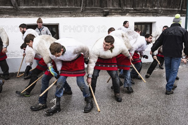 Defence of the fighters at the Wampeler Reiten, nonsensical Thursday, carnival, tradition,