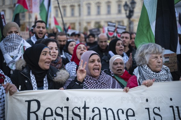 04.11.2023, Berlin, Germany, Europe, Over 8000 participants show their solidarity and take part in