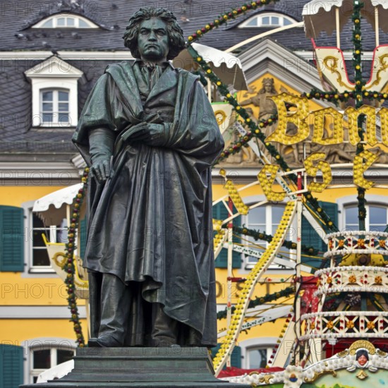 The Beethoven monument in front of the Bonn Christmas market Ferris wheel on Münsterplatz, Bonn,