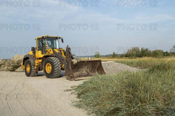 Coastal defence, wheel loader on the sandy beach on the Priwall, seaside resort of Travemünde,