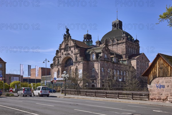 Nuremberg State Theatre, opera and theatre, lantern, vehicles, blue sky, cirrostratus clouds,