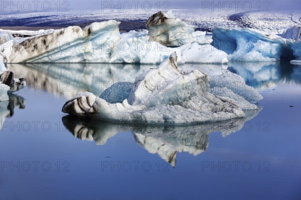 Icebergs in the morning light, Jökulsárlón glacier lagoon, Jökulsarlon, glacial lake, Vatnajökull