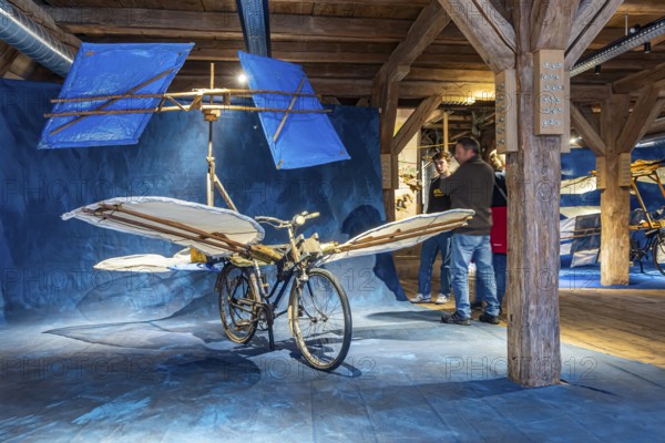 Gustav Mesmer, Icarus from Lautertal. The exhibition in the Zehntscheuer Münsingen shows the flying