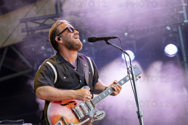 Dan Auerbach, guitarist, singer, The Black Keys, Rock, Blues, USA, live open air at the Citadel