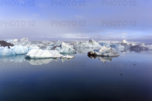 Icebergs in the morning light, Jökulsárlón glacier lagoon, Jökulsarlon, glacial lake, Hornafjörður,