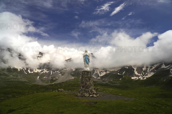 Statue of the Madonna La Vierge de Troumouse in the Cirque de Troumouse basin in the Pyrenees