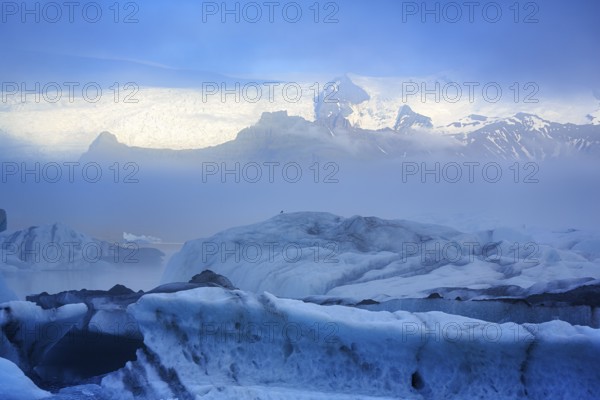Icebergs in the morning light, Jökulsárlón glacier lagoon, Jökulsarlon, glacial lake, Vatnajökull
