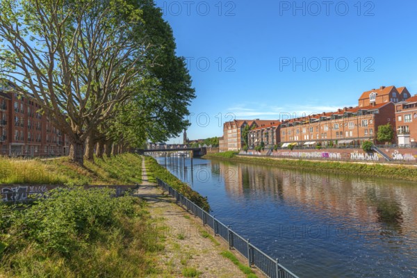 View from Alte Neustadt across the Weser to the Teerhof peninsula, brick architecture, hiking