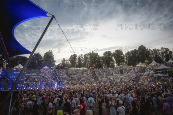 Sea of lights with Sebastian Oswald, one of the presenters at the Berliner Rundfunk 91.4 Open Air
