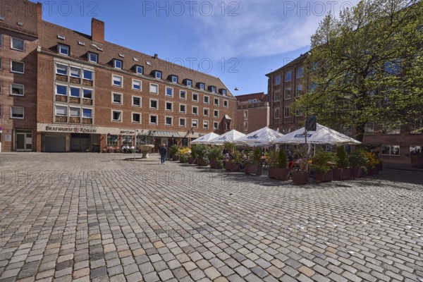 Bratwurst Röslein, restaurant, outdoor area, gastronomy, parasols, square, cobblestones, blue sky,