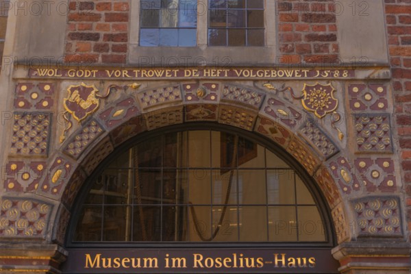 Entrance to the museum in the Roselius House in Böttcherstrasse, cultural monument, historic city