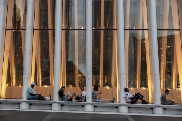 The Oculus serves as the centerpiece of the World Trade Center Transportation Hub, incorporating