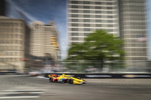 ALEX PALOU (10) of Barcelona, Spain travels through turn 3 to qualify for the Detroit Grand Prix on