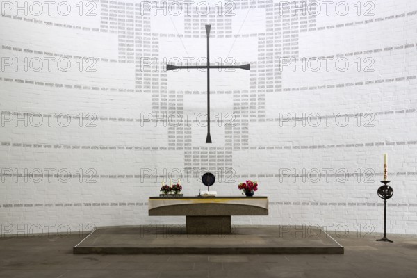 1960-1962 built according to plans by the Karlsruhe architect Werner Dierschke, Altar, St., Sankt,