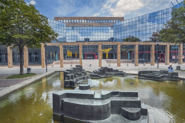 Fountain system by Eduardo Paolozzi, Polygraphia nova 1989, and administration centre of