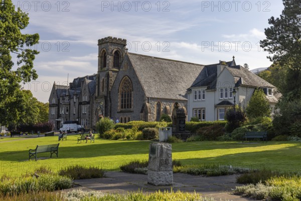Green park in the centre, The Parade with Duncansburgh Church, Fort William, Highlands, Scotland,