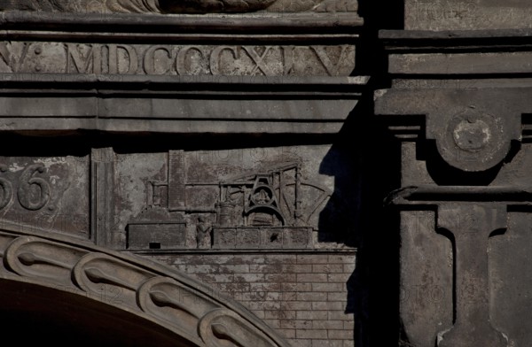 Today ulica Swietego Ducha, house 109, portal from 1605 with a relief of a balancing steam engine
