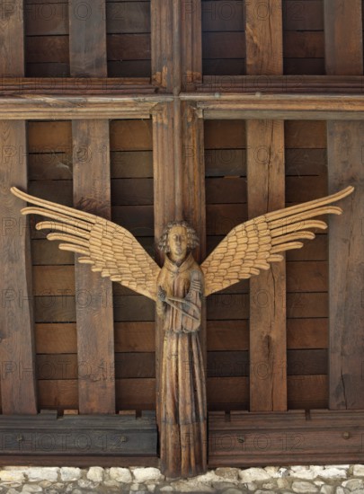 Musical wooden angel with viol (viola da gamba) on the ceiling in the south aisle, around 1430, St