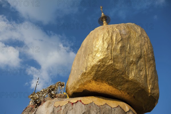 01.02.2017, Kyaikto, Republic of the Union of Myanmar, Asia, The Golden Rock with the Kyaiktiyo