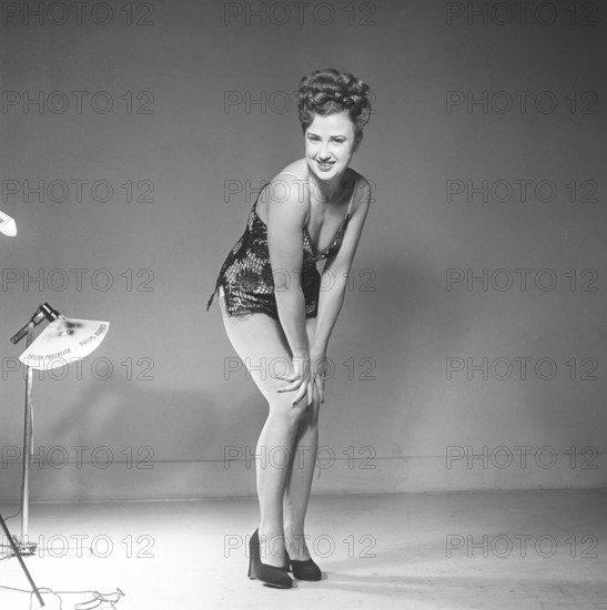 Sweden 1948. Kristoffersson Ref AT46-9 Woman in photo studio back in the day. A young woman with