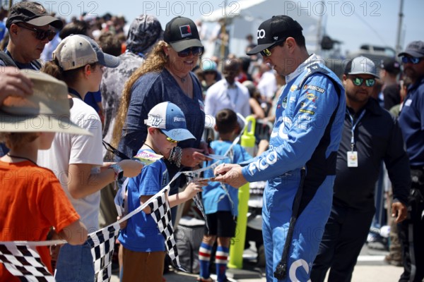 Kyle bush gets ready for the Würth 400 in Dover, DE, USA