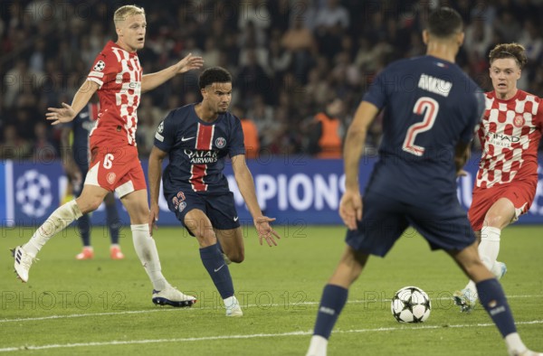 Football match, Viktor TSYGANKOV Girona FC right on the ball, Achraf HAKIMI 2 Paris St. Germain