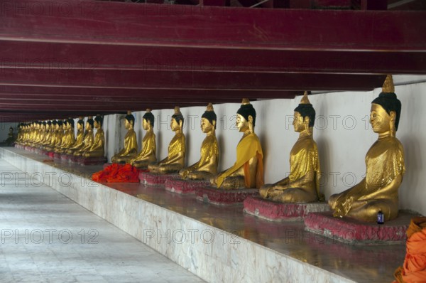 Wat Phra Mahathat Woramahawihan, generally shortened to Wat Mahathat, or ‘Temple of the Great