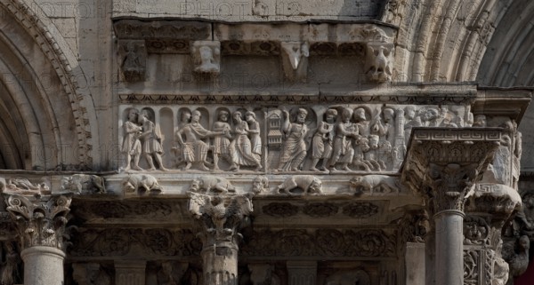 Frankr St-Gilles-du-Gard Abbey Church 60049 Frieze between the northern and central west portal