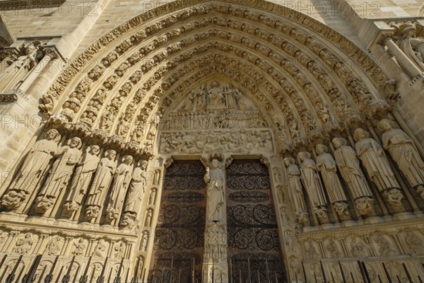 Cathédrale Notre Dame, seat of the Archdiocese of Paris, western façade, Paris, France, Western