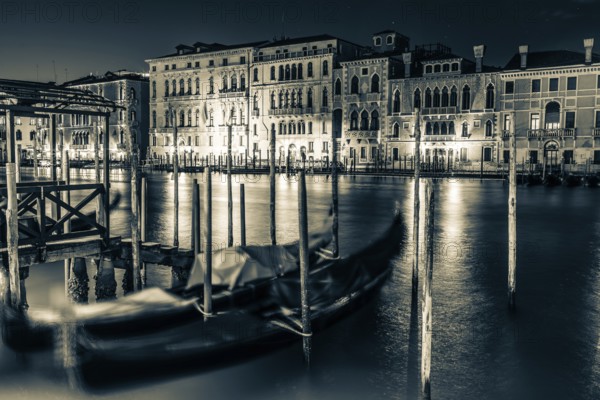 Venetian gondolas, boat dock at the customs office on the Grand Canal, Gondola Traghetto Dogana,