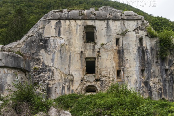 The Koro?ka fort on the slope of Mt. Rombon was built as a support to the Klu?e Fort, between years