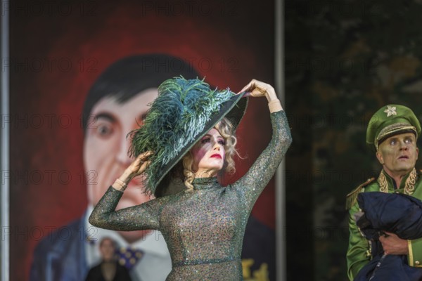 Production by Herbert Fritsch at the Schaubühne Berlin with Bastian Reiber, Florian Anderer and